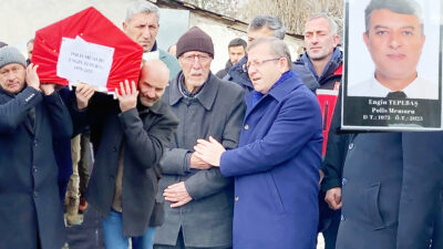 KARS-BHA Cenaze namazına katılan Vali Ziya Polat şehit polisin babasının