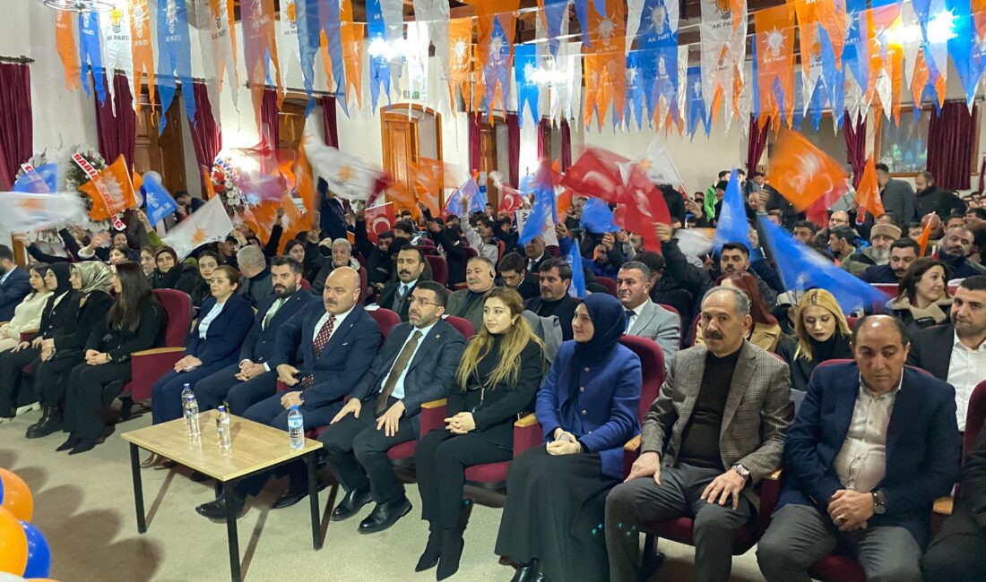 KARS-BHA Aynalı Köşk Kültür ve Sanat merkezi salonunda gerçekleştirilen Kongrede mevcut