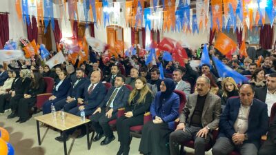 KARS-BHA Aynalı Köşk Kültür ve Sanat merkezi salonunda gerçekleştirilen Kongrede mevcut