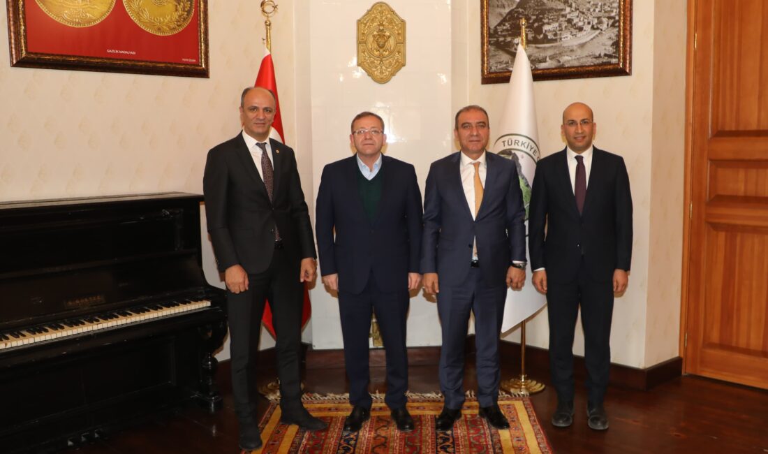 Halk Bankası Erzurum Bölge Müdürü Remzi Güneş, Vali Polat’ı ziyaret etti – Birlik Haber Ajansı KARS-BHA Vali Ziya Polat, Türkiye Halk Bankası Erzurum Bölge Müdürü