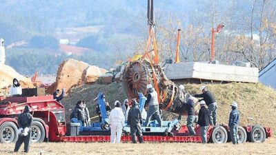 Güney Kore’de, Muan şehrindeki Musan Uluslararası Havalimanı’na inmeye çalışan Jeju