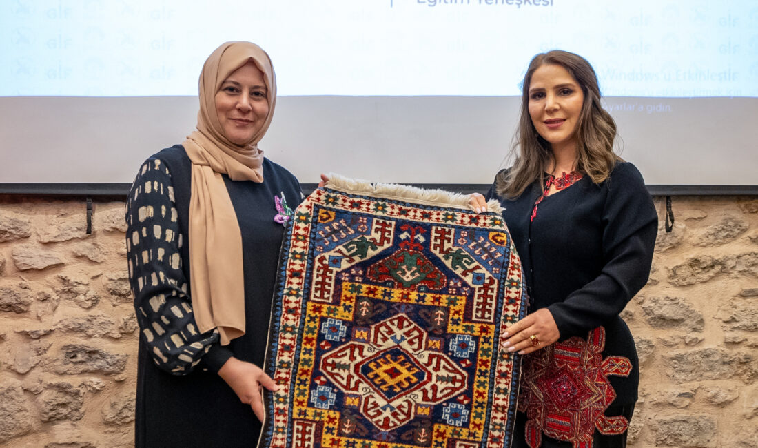 Karabağ halıları İstanbul’da sanatseverlerle buluştu – Birlik Haber Ajansı Mine Köseler/İSTANBUL-BHA İstanbul’un tarihi Sirkeci semtinde, TÜRGEV’in Güzel İşler Fabrikası