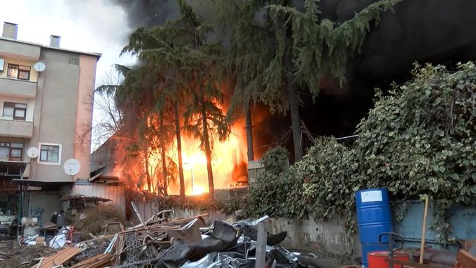 İSTANBUL-BHA Maltepe‘nin Zümrütevler Mahallesi’nde bulunan 2 katlı iş yerinde, polyester