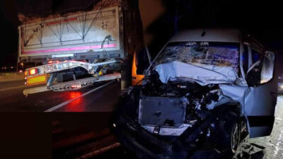 ANTALYA-BHA Antalya’nın Manavgat ilçesinde, trafik ışıklarında bekleyen bir  TIR’a  tur