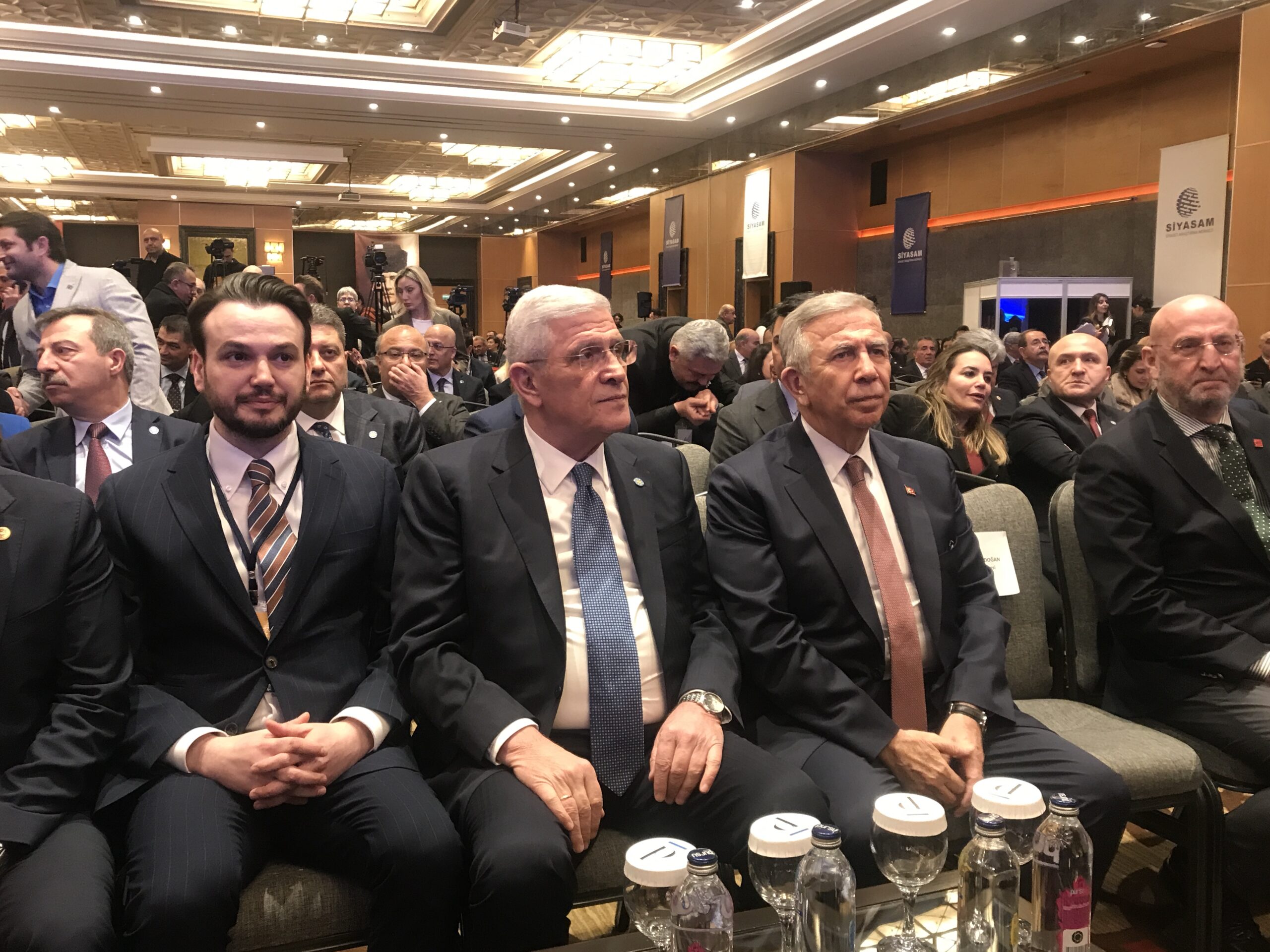 Siyaset Araştırma Merkezi (SİYASAM) açılışını Ankara'da bir otelde gerçekleştirdi.