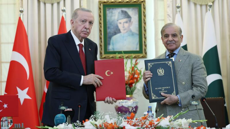 Türkiye ile Pakistan arasında işbirliği: 24 anlaşma imzalandı – Birlik Haber Ajansı ANKARA-BHA Cumhurbaşkanı Recep Tayyip Erdoğan ve Pakistan Başbakanı Şahbaz Şerif,