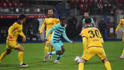 Rize Stadyumu’nda oynanan mücadelede ev sahibi ekip, 10. dakikada Varesanovic’in