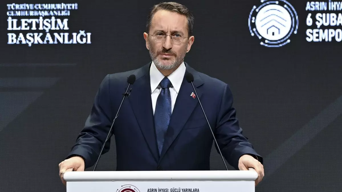 Cumhurbaşkanlığı İletişim Başkanı Fahrettin Altun, İstanbul’un Güngören ilçesinde haber takibi