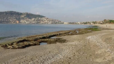 ANTALYA-BHA Antalya’nın Alanya ilçesinde meydana gelen deniz çekilmesi vatandaşları tedirgin