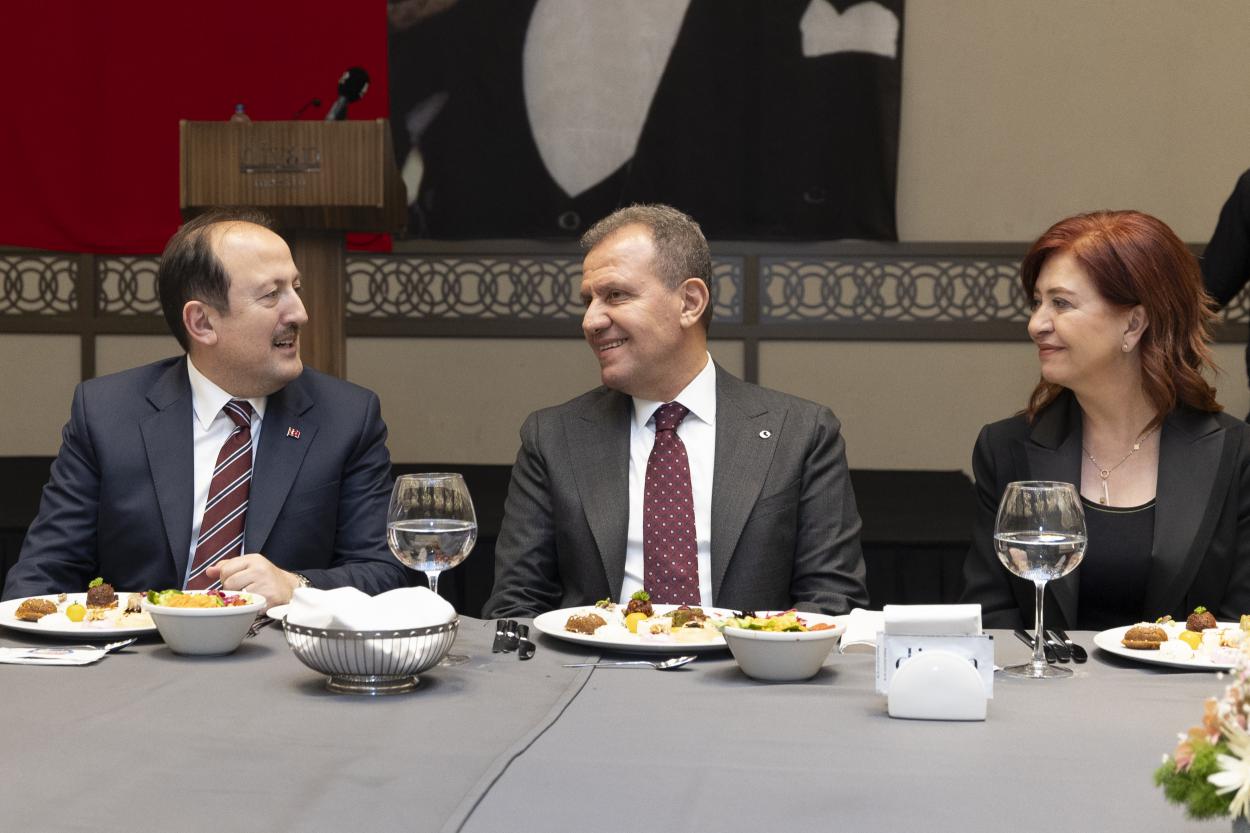 Mersin Büyükşehir Belediye Başkanı Vahap Seçer ve Meral Seçer; Cumhurbaşkanlığı