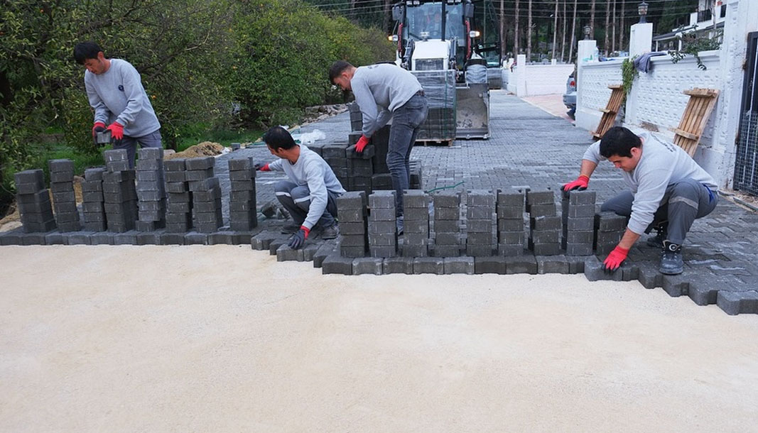 ANTALYA-BHA Antalya Kemer ilçesi Merkez Mahallesi Atatürk Caddesi üzerinde 60