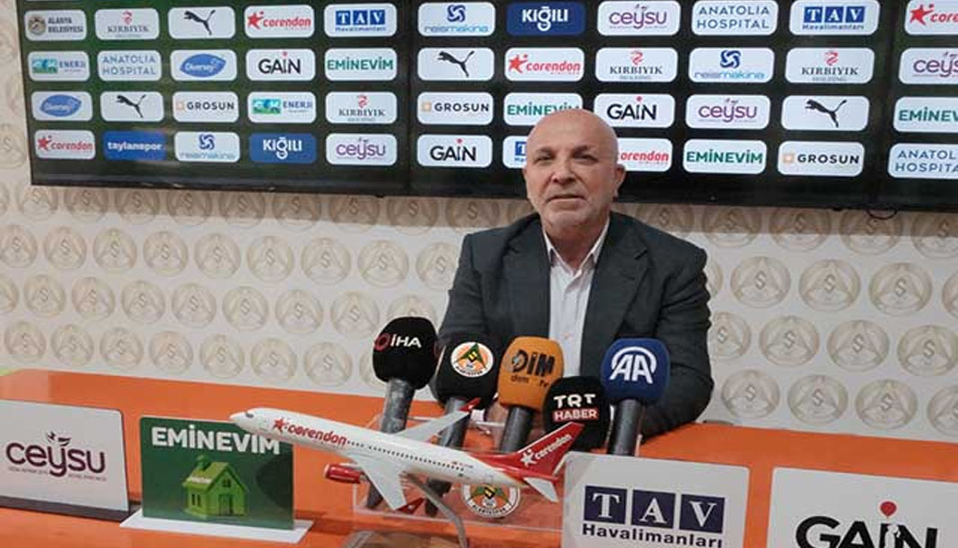 ANTALYA-BHA Corendon Alanyaspor Başkanı Hasan Çavuşoğlu, toplu imza töreninin ardından