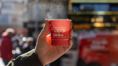 Mersin Büyükşehir Belediyesi’nin şifa kaynağı ‘kaynar’ ikramları, Mersinlilerin damağında hoş bir lezzet