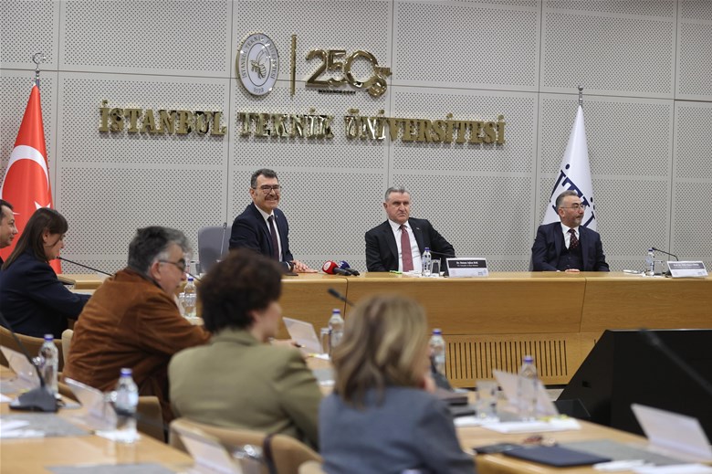 Kamu Hizmetlerinde Yapay Zeka Kullanımı Stratejileri Konuşuldu – Birlik Haber Ajansı İstanbul-BHA Gençlik ve Spor Bakanı Dr. Osman Aşkın Bak, Kamu