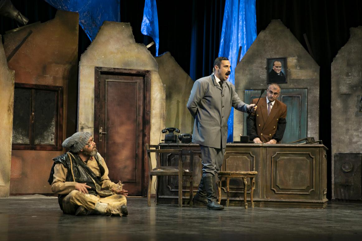 Başarılı sahne performansları ile seçkin eserleri tiyatroseverlerle buluşturan Şehir Tiyatrosu,