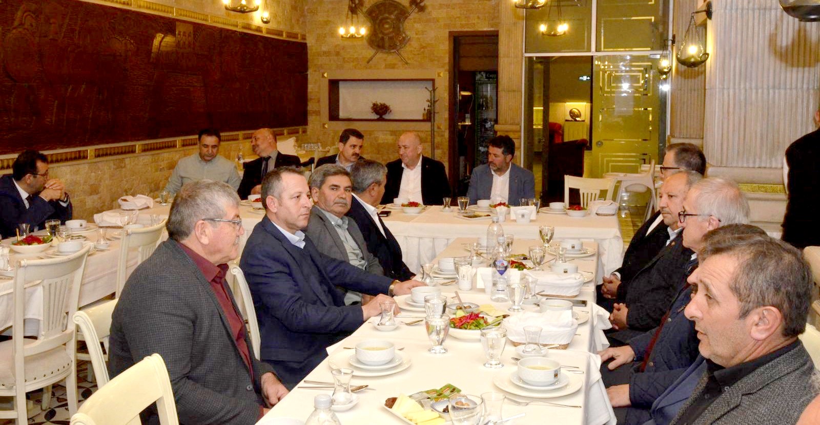 Çanakkale’de düzenlenen iftar yemeğinde, AK Parti Çanakkale Milletvekili Ayhan Gider,