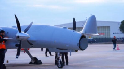 Baykar tarafından geliştirilen Bayraktar AKINCI Taarruzi İnsansız Hava Aracı (TİHA),