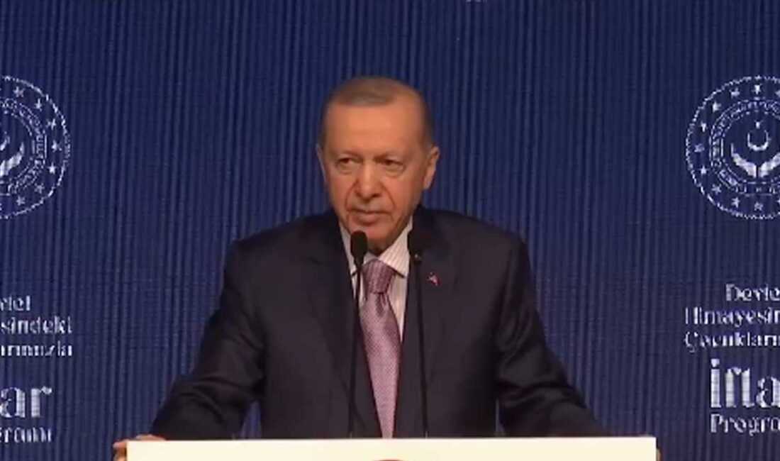 Cumhurbaşkanı Erdoğan: “Türkiye Yüzyılı, çocuklarımızın da yüzyılı olacak” Erdoğan, “Türkiye Yüzyılı, siz çocuklarımızın da yüzyılı olacak” diyerek çocukların