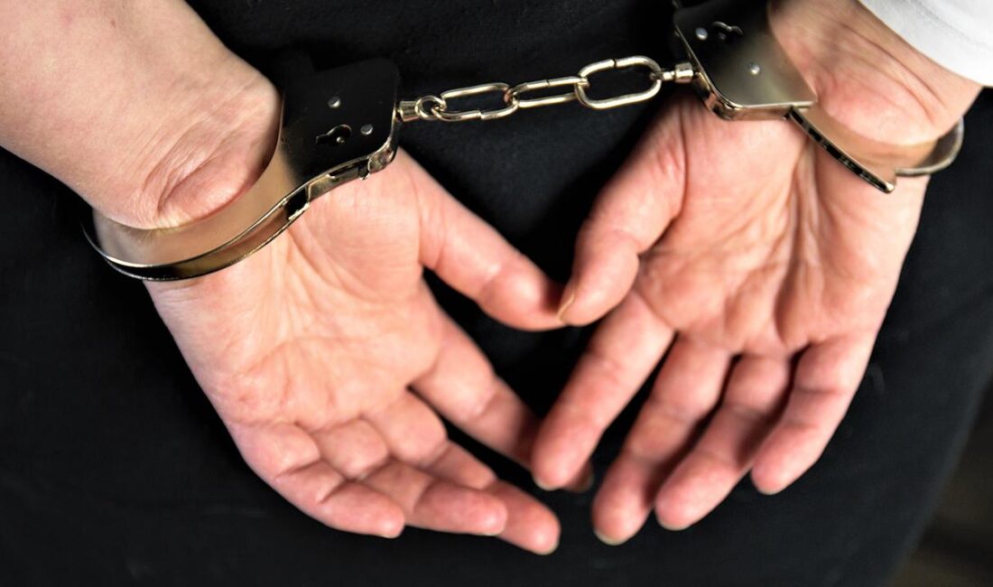 Ekrem İmamoğlu’nun danışmanı DHKP/C operasyonunda gözaltına alındı Ekrem İmamoğlu'nun danışmanı operasyonda gözaltına alındı.