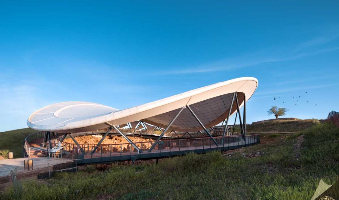 Göbeklitepe ziyaretçi akınına uğruyor: Tarihin sıfır noktası 3,5 milyon turist ağırladı. Şanlıurfa'da bulunan ve "tarihin sıfır noktası" olarak nitelendirilen Göbeklitepe, turizmde