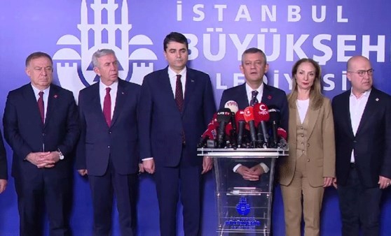 Özgür Özel: Bugün yine burada hep birlikte olacağız Cumhuriyet Halk Partisi (CHP) Genel Başkanı Özgür Özel, İstanbul Büyükşehir