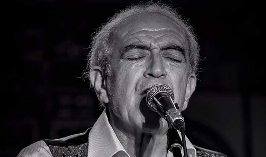 Türk müziğinin usta ismi Edip Akbayram hayatını kaybetti Türk müziğinin efsane isimlerinden Edip Akbayram, 75 yaşında yaşamını yitirdi.
