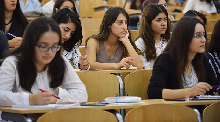 YÖK açıkladı: Yükseköğretimde kadınların oranı yüzde 53 Kadınların oranı yüzde 53. YÖK, Türkiye'deki yükseköğretimde kadınların artan rolüne