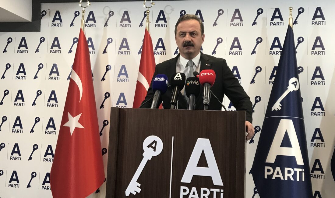 Anahtar Parti Genel Başkanı Yavuz Ağıralioğlu, partisinin genel merkezinde gündeme