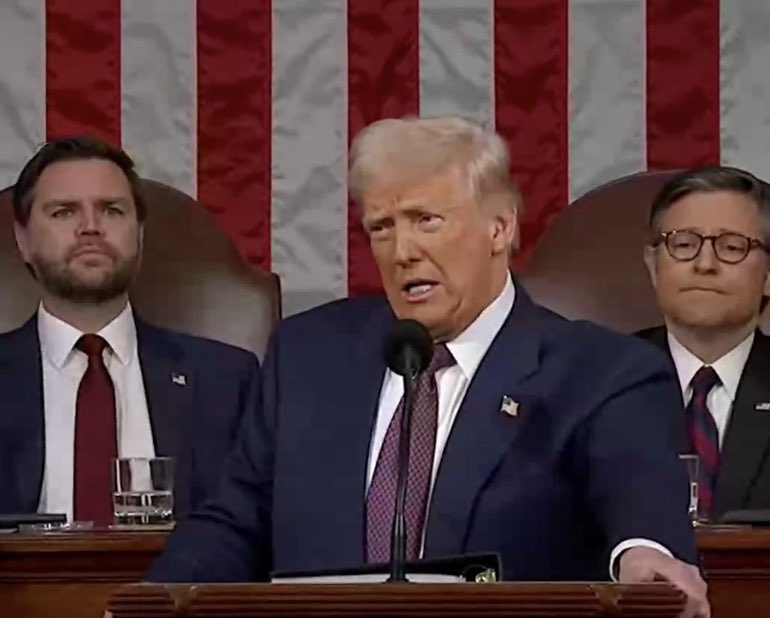 Donald Trump ilk kongre konuşmasında seslendi: ABD rüyası geri döndü 20 Ocak günü başkanlık koltuğuna oturan Donald Trump, başkan olduktan