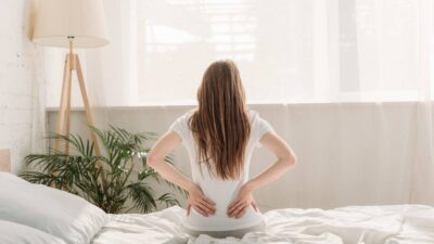 Bel ağrısı çocuk yaşlara indi! Uzmanlar, uzun saatler, duruş bozuklukları