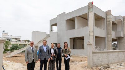 Mersin Yenişehir Belediye Başkanı Abdullah Özyiğit, inşaat çalışmaları devam eden