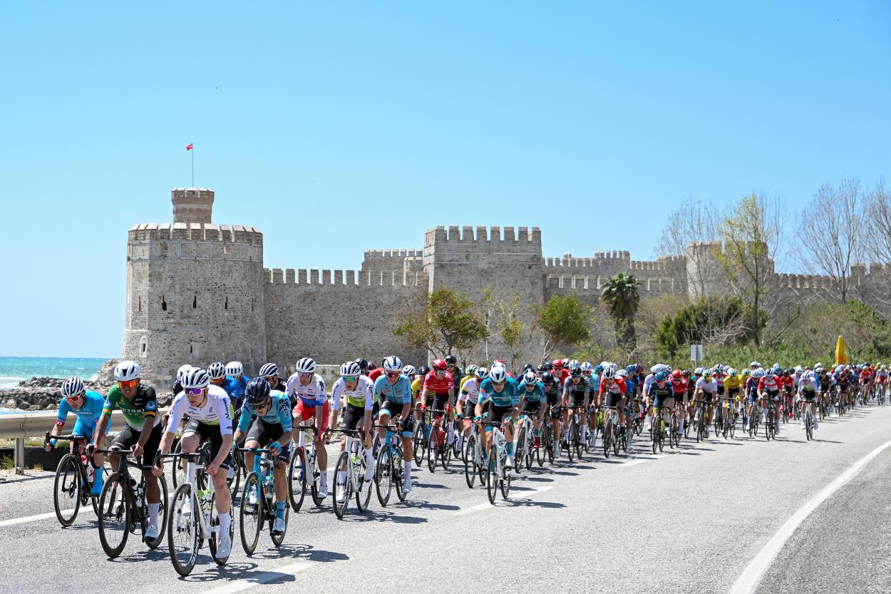 Sporseverleri ve bisiklet tutkunlarını bir araya getiren ve Mersin Büyükşehir