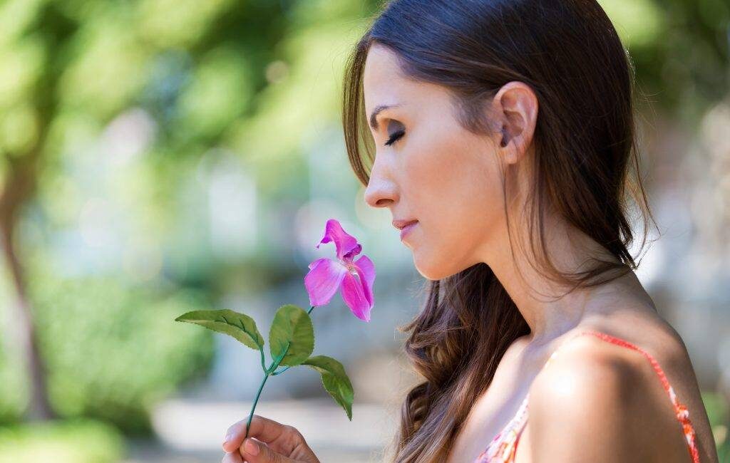 Kurumsal Koku Kullanımı: Etkileri, Riskleri ve Adli Bilimler Açısından Değerlendirilmesi Dr. Alp Aslan, kurumsal koku kullanımı hakkındaki bilimsel çalışmalar hakkında