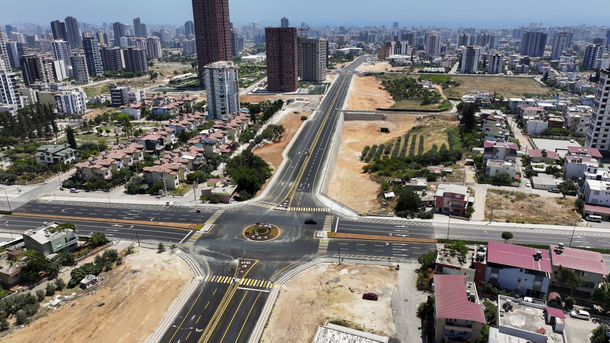 Mersin Büyükşehir Belediyesi, şehrin ulaşım sorunlarına kalıcı çözümler üretmek ve