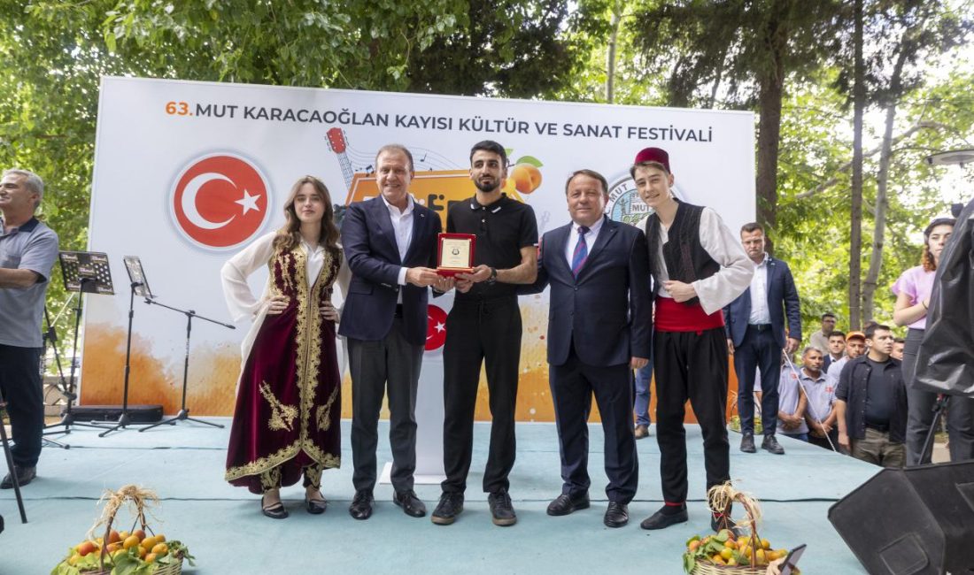 Başkan Seçer, ‘63. Mut Karacaoğlan Kayısı Kültür ve Sanat Festivali’ne Katıldı Mersin Büyükşehir Belediye Başkanı Vahap Seçer, Mut Belediyesi tarafından düzenlenen
