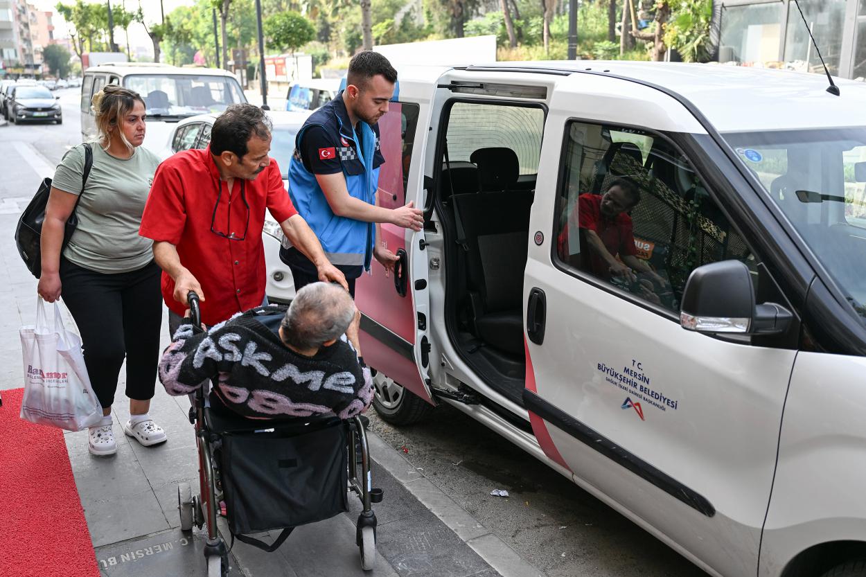 Mersin Büyükşehir Belediyesi, sağlık alanında sunduğu hizmetlerle vatandaşların yanında olmaya