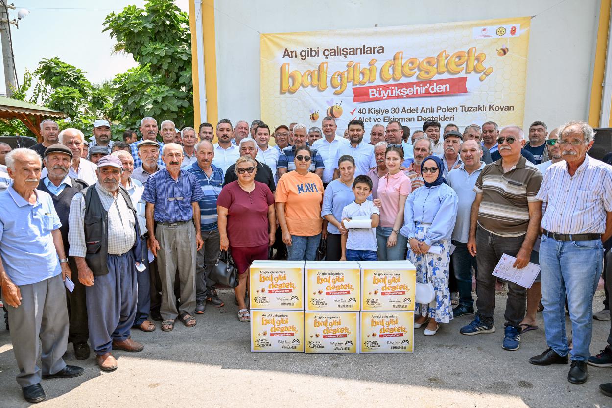 Mersin Büyükşehir Belediyesi Tarımsal Hizmetler Dairesi Başkanlığı koordinesinde, arıcılara bal
