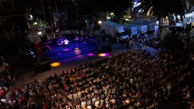 İzmir Büyükşehir Belediyesi Çoksesli Kadınlar Korosu’nun da eşlik ettiği konsere