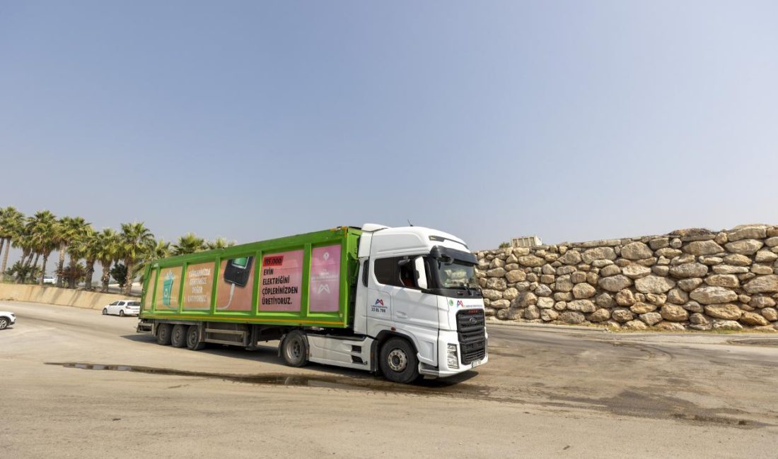 Büyükşehir, Kentin Çöpünü Ekonomik ve Çevreci Bir Anlayışla Taşıyor Mersin Büyükşehir Belediyesi, atık yönetimi süreçlerinde çevresel sürdürülebilirliği ön plana