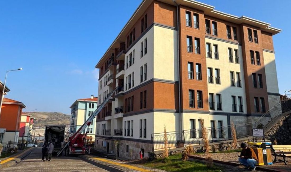 Kahramanmaraş merkezli depremlerin ardından başlatılan yeniden inşa süreci hız kesmeden