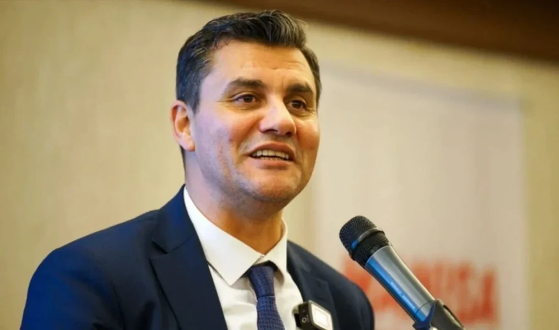 Ferdi Zeyrek’in ölümüne ilişkin soruşturmada 3 kişi tutuklandı Manisa Büyükşehir Belediye Başkanı Ferdi Zeyrek’in evindeki havuzda elektrik akımına