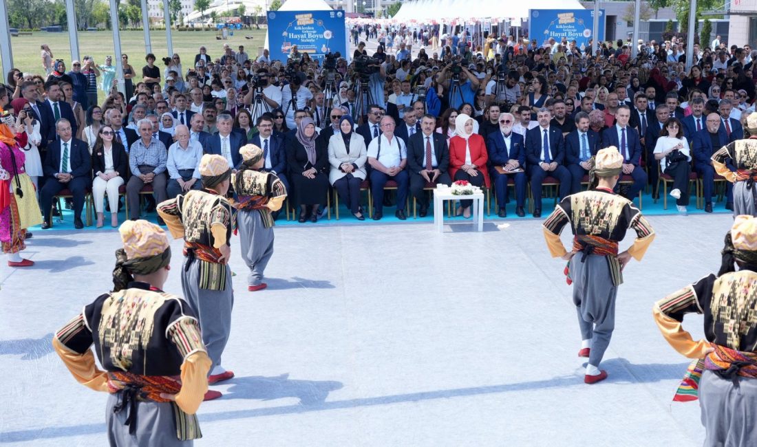 Programda konuşan Bakan Tekin, MEB'in sadece teknik anlamda öğretim işiyle