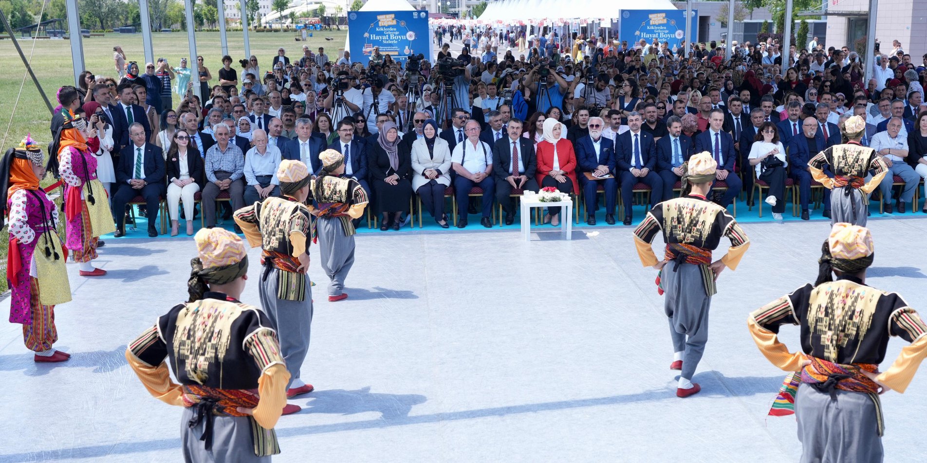 Programda konuşan Bakan Tekin, MEB'in sadece teknik anlamda öğretim işiyle