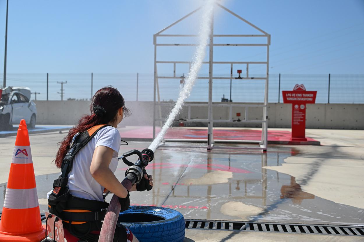 Mersin Büyükşehir Belediyesi bünyesinde, 657 sayılı Devlet Memurları Kanunu’na tabi