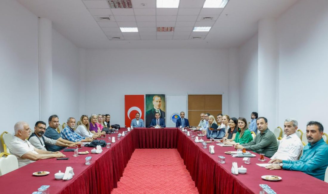 Başkan Özyiğit, mahalle muhtarıyla bir araya geldi Yenişehir Belediye Başkanı Abdullah Özyiğit, Güvenevler, Fuat Morel, Dumlupınar, Akkent,