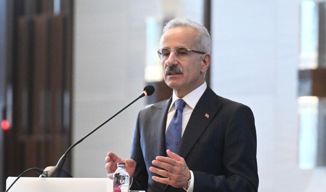 Bakan Uraloğlu: İran hariç hava sahası kısıtlamaları kaldırıldı Ulaştırma ve Altyapı Bakanı Abdulkadir Uraloğlu, İran-İsrail gerilimi nedeniyle geçici