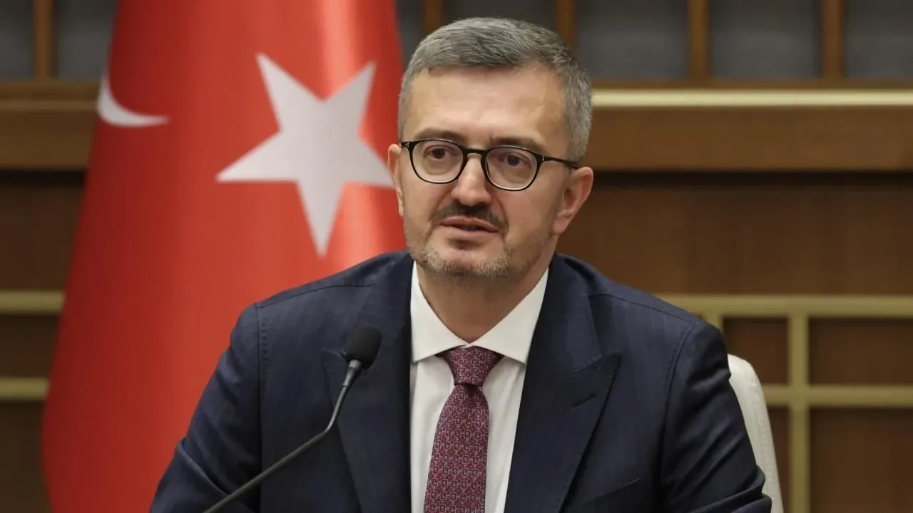 İletişim Başkanı Burhanettin Duran, Kocaeli’nin Gebze ilçesinde meydana gelen bina