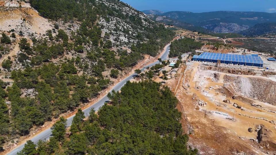 Mersin Büyükşehir Belediyesi, kırsalda yürüttüğü hizmet atağını Gülnar ilçesinde de