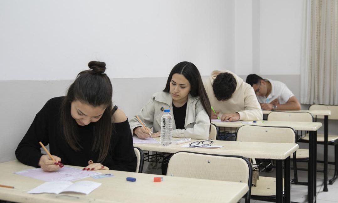 Büyükşehir’in Kurs Merkezleri Başarı Çıtasını Yükseltiyor Çocukları doğduğu ilk andan itibaren destekleyecek projelerle hayata hazırlayan Mersin