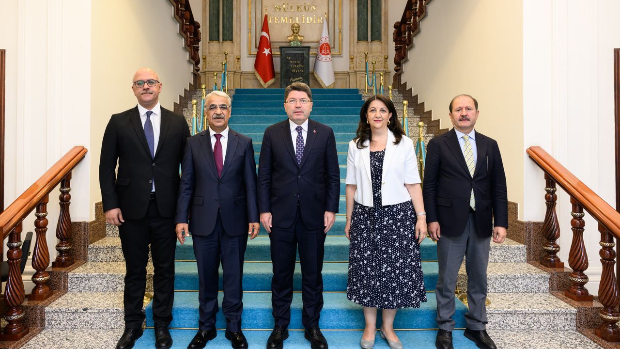 Görüşmeye ilişkin açıklama, Bakan Tunç’un sosyal medya hesabı üzerinden yapıldı.